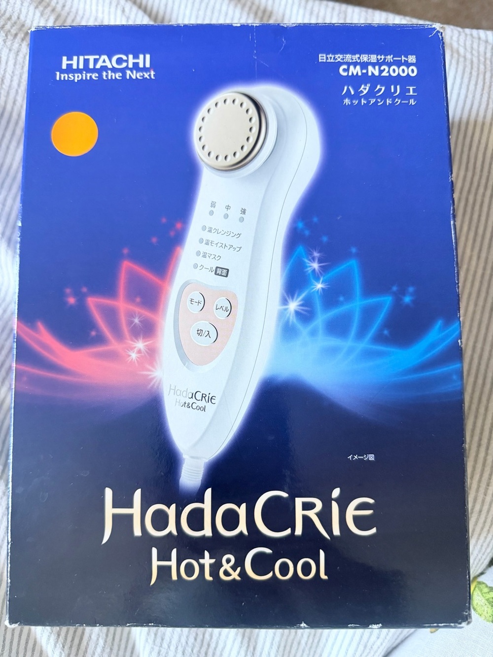 Hitachi Hada Crie Hot&Cool facial moisturizer massager CM-N2000